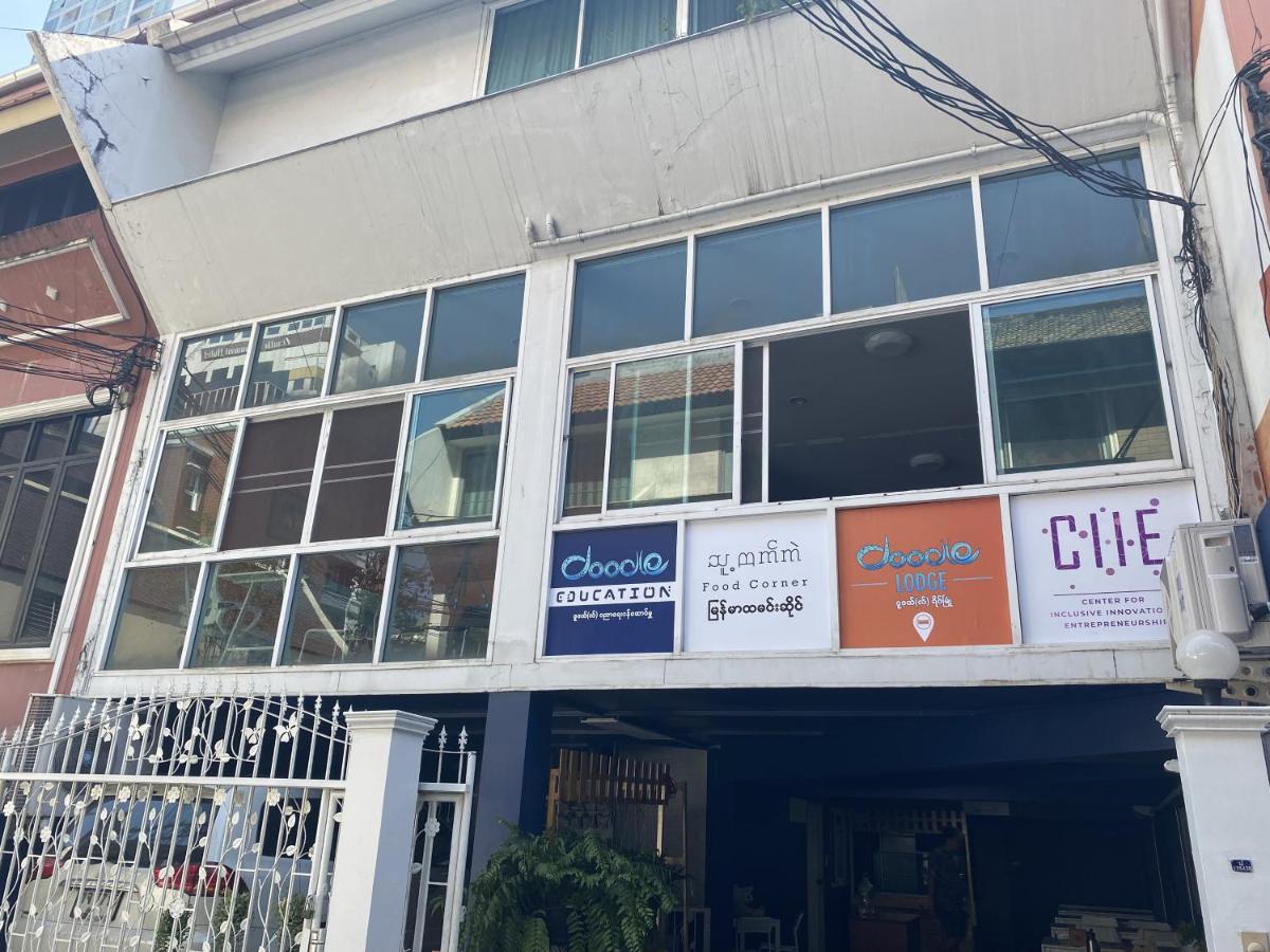Doodle Lodge Bangkok Exterior photo